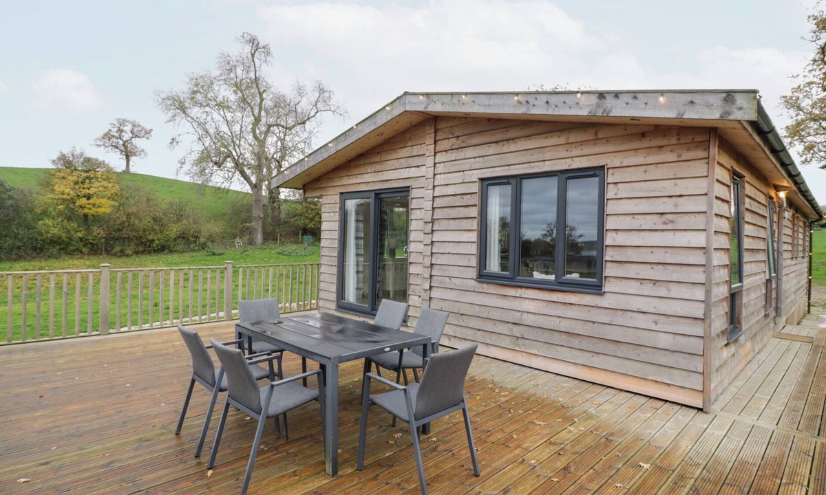 Rugeley Cottage | Cedar Lodge