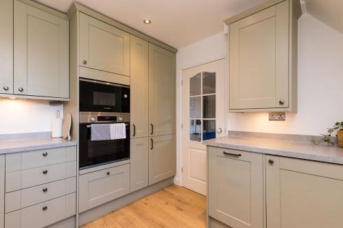 Horsham Apartment | Cedar | Professional Accommodation | Sleeps 4