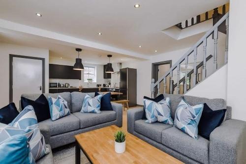 Georgian Quarter House | Central 4 beds with Free parking