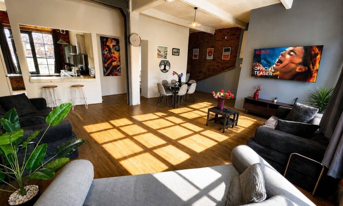RopeWalks Apartment | Central Apt Sleeps 8 | Bars, Restaurants & Parking