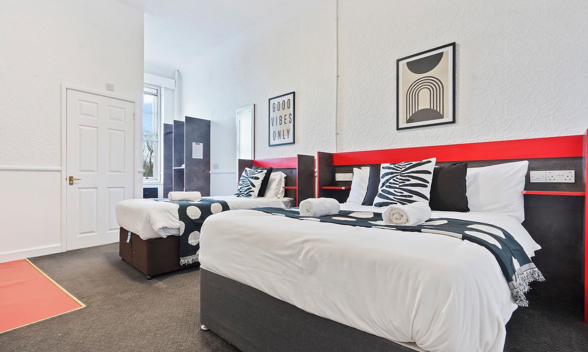 Dudley Apartment | Central Dudley Stay Kitchen Wi-Fi Free Parking Netflix Sleeps 3