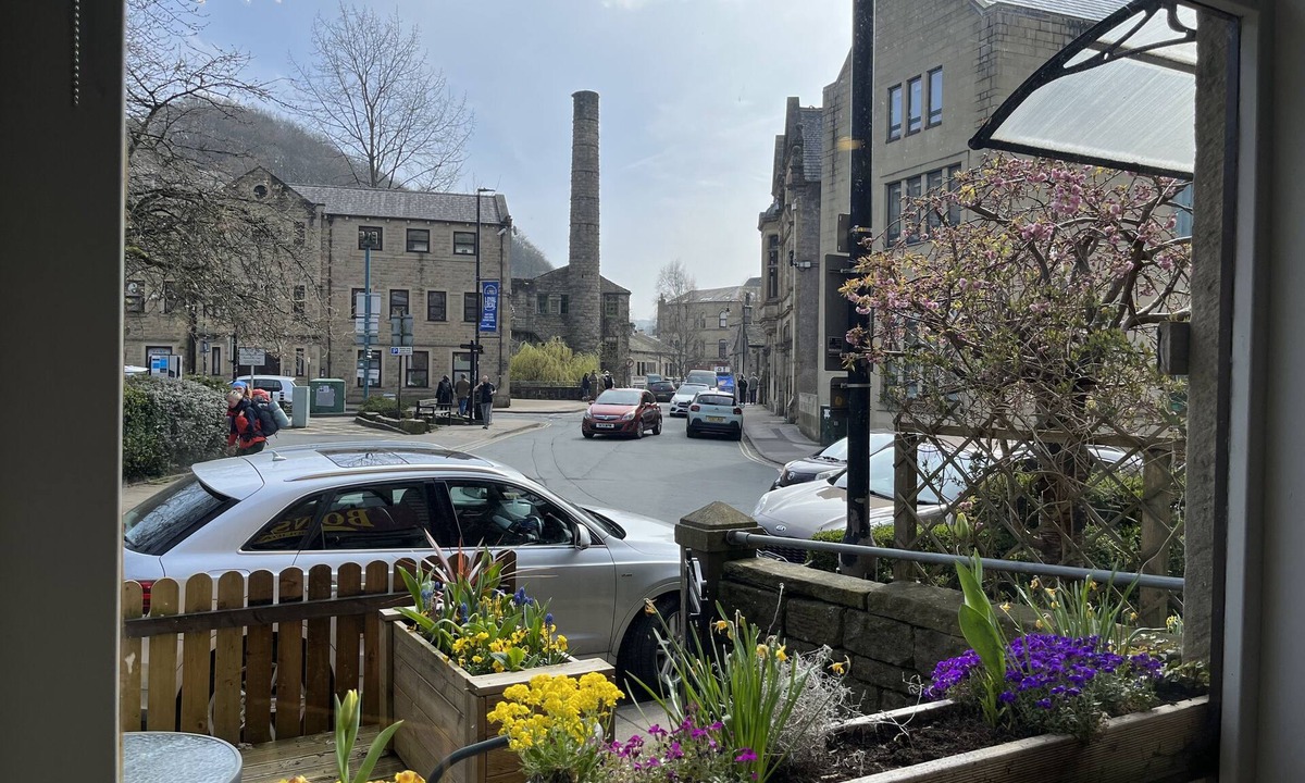 Wadsworth Apartment | Central Hebden Bridge Apartment | Log Burner & Private Patio