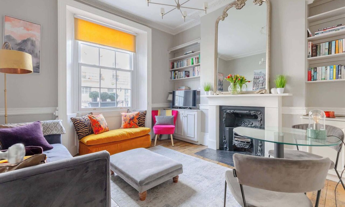 Warwick Apartment | Centrally Located 1BDR Flat Near Buckingham Palace
