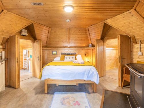Logie Coldstone Ski Chalet | Chalet Beekeepers Bothy by Interhome