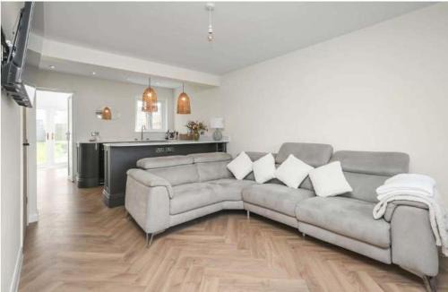 Bingham House | Charming 2 Bedroom Home With Parking and Garden