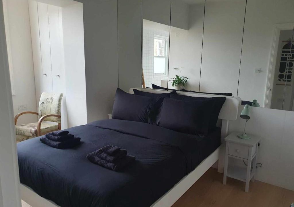 Clissold Apartment | Charming Apartment Steps Away From Islington