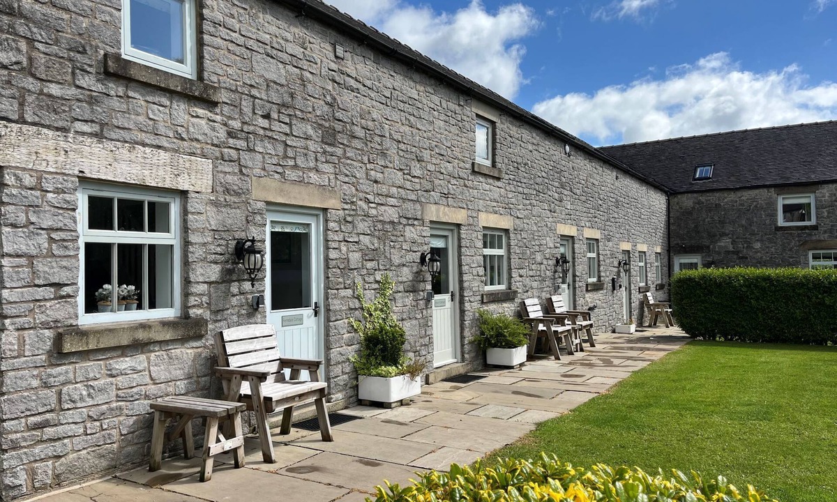 Hurdlow Apartment | Charming barn Conversion with 1 Double Bedroom in the beautiful Peak District countryside. Sleeps 2.