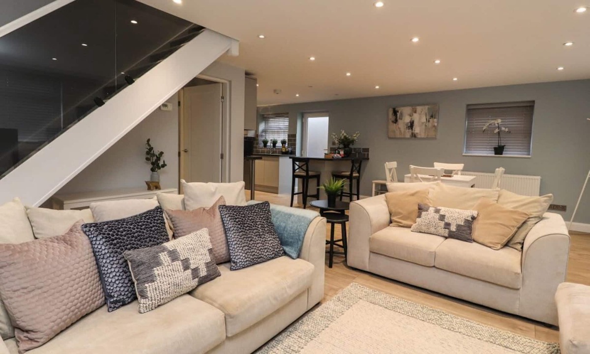 Adlington House | Charming Bungalow at 46 Church St