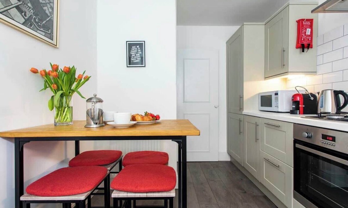 Bath Apartment | Charming Central Apartment with Garden Oasis