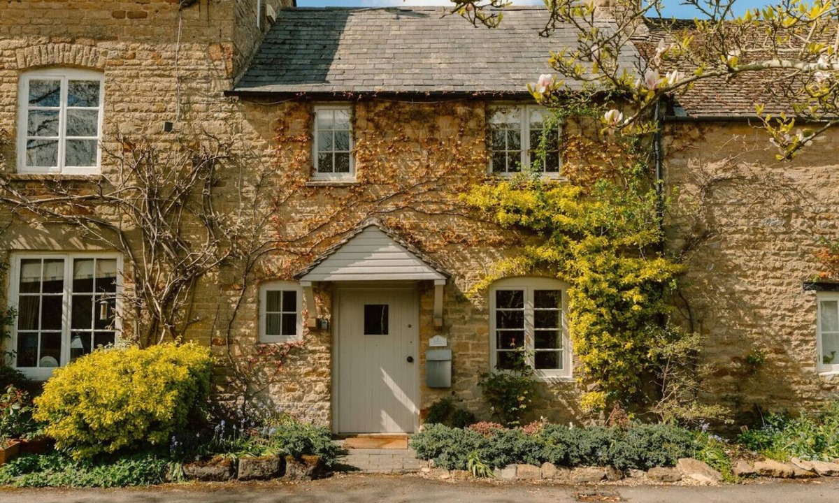 Moreton-in-Marsh House | Charming Cotswold Cottage with Garden Annexe