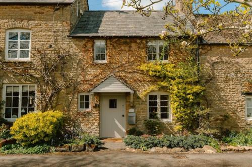 Moreton-in-Marsh House | Charming Cotswold Cottage with Garden Annexe