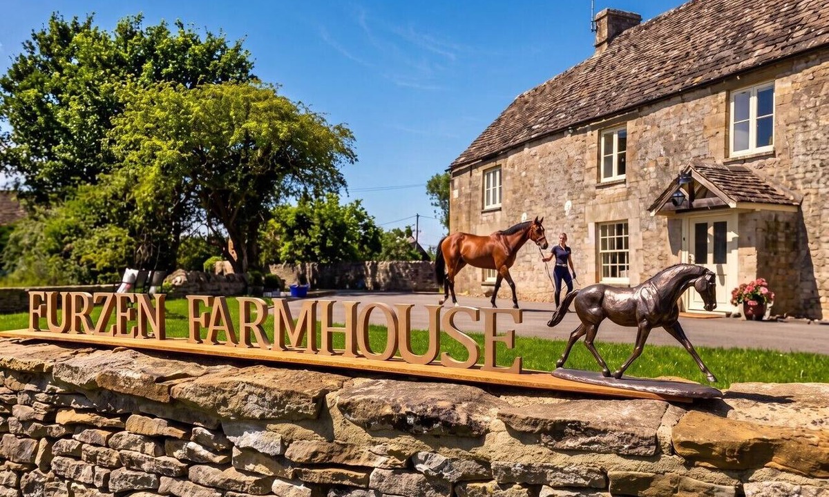 Cirencester House | Charming countryside retreat, room with luxury shared spaces (shared bathroom)