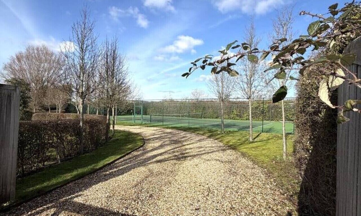 Denchworth House | Charming Countryside Escape & Private Tennis Court