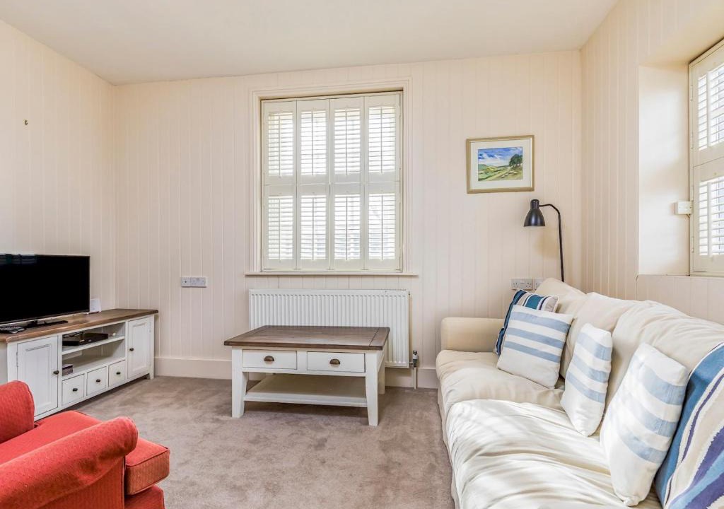 Selsey House | Charming Old Coastguards Cottage - Pass the Keys