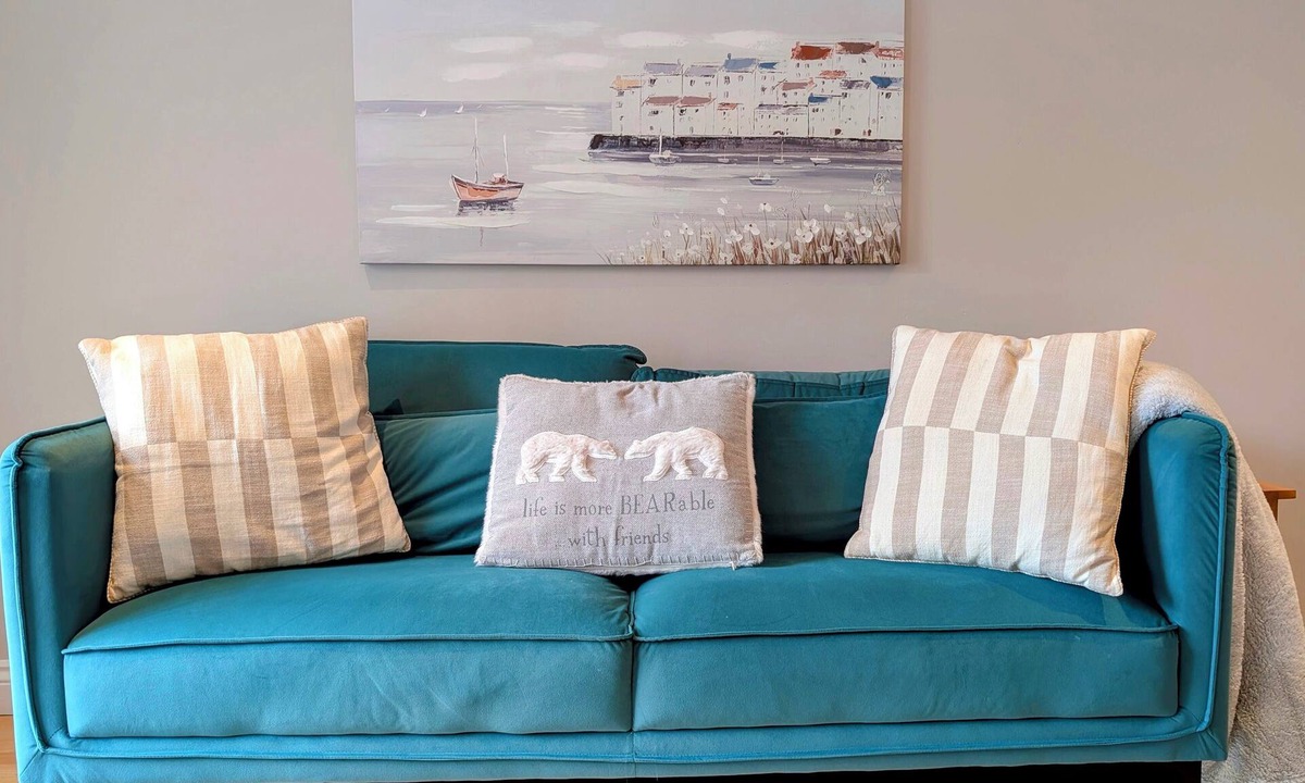 Reddish House | Charming Townhome Retreat – Close to Manchester