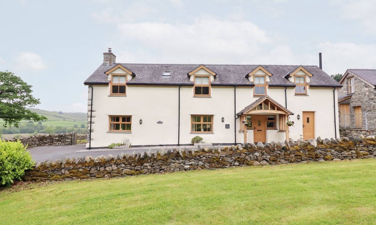 Cwmtirmynach House | Charming Ty Gwyn Cottage Retreat in Llangwm