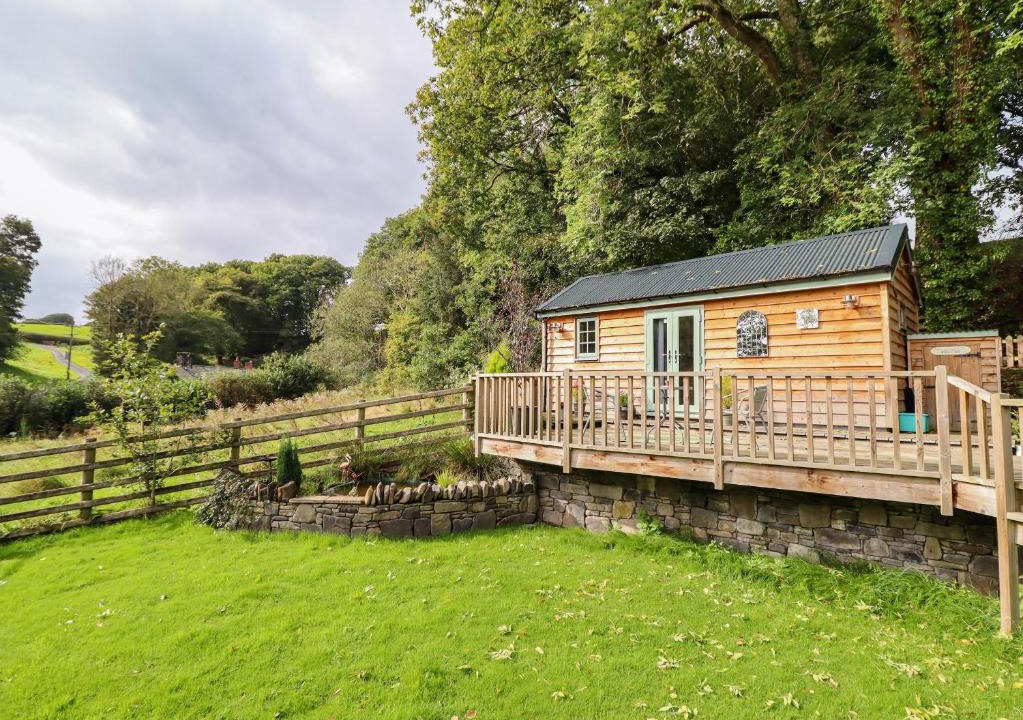 Caersws House | Chateau Petit