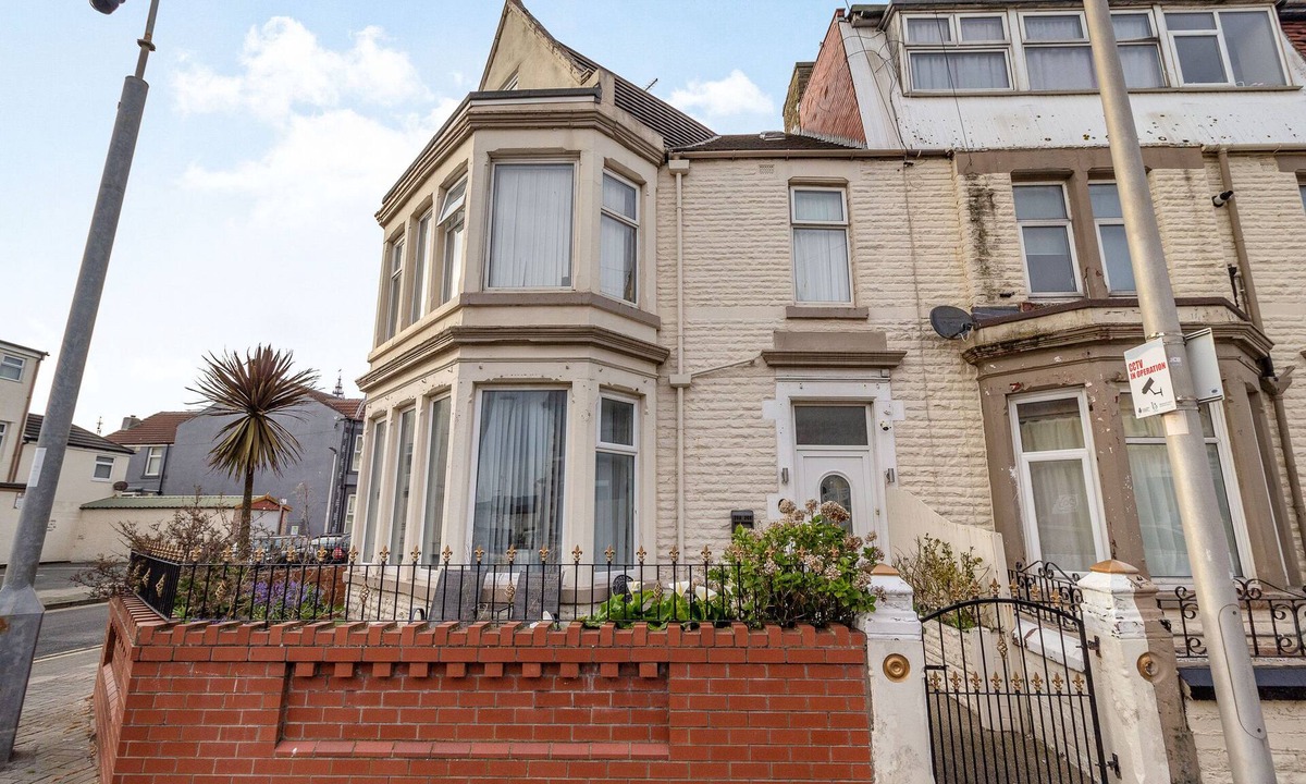 Blackpool Town Center House | CHERRY TREE HOUSE, pet friendly, luxury holiday cottage in Blackpool