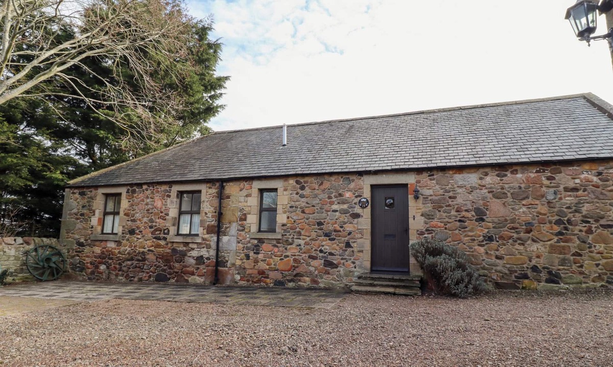Akeld Cottage | CHERRYBURN COTTAGE, family friendly, with pool in Wooler
