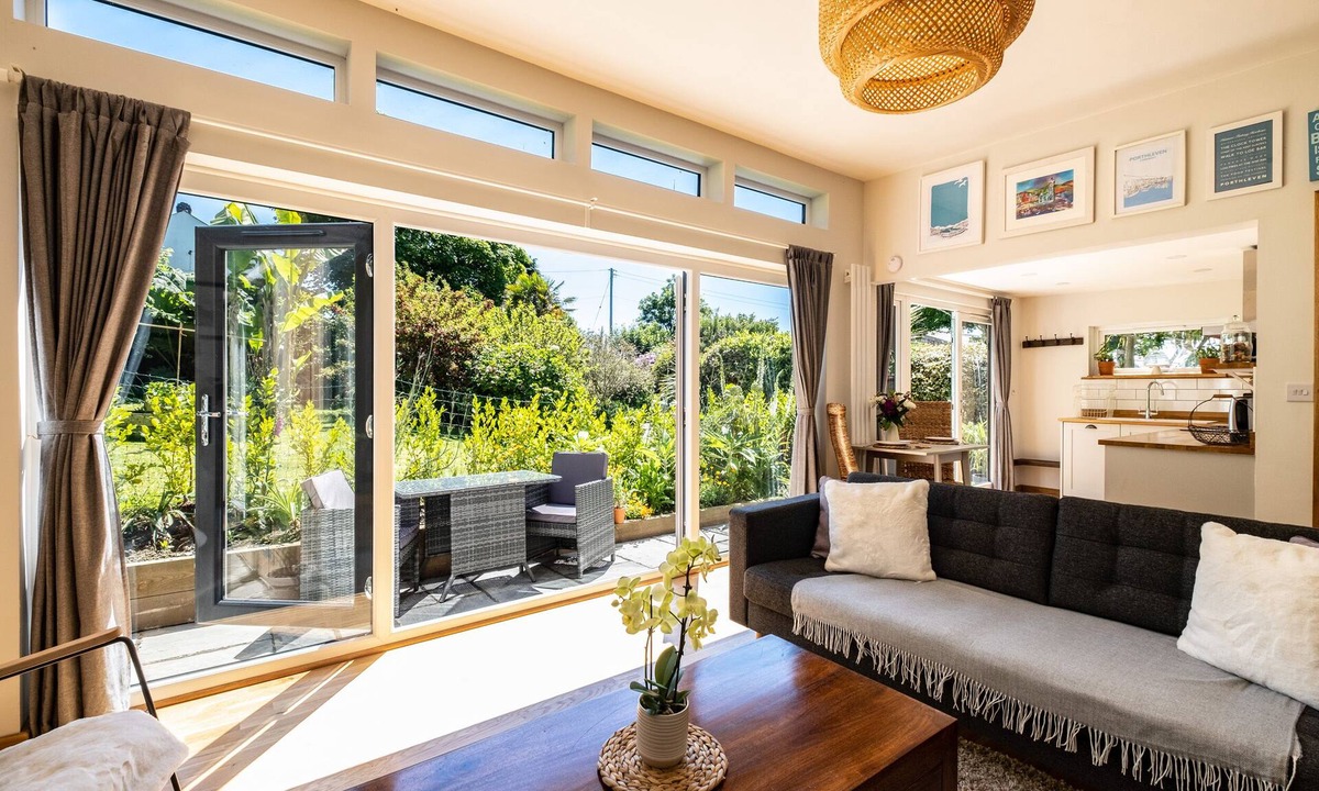Helston Cottage | Chi Lowarth