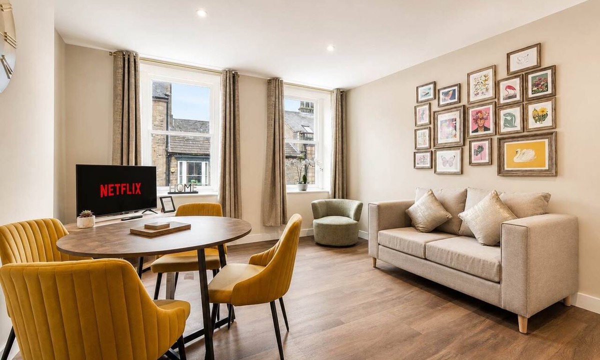 Barnard Castle Apartment | Chic 2BR Escape | Historic Horsemarket | Sleeps 4