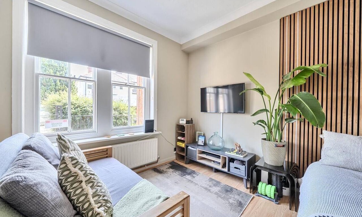 Guildford Apartment | Chic Flat Hideaway with Private Courtyard - Pass the Keys