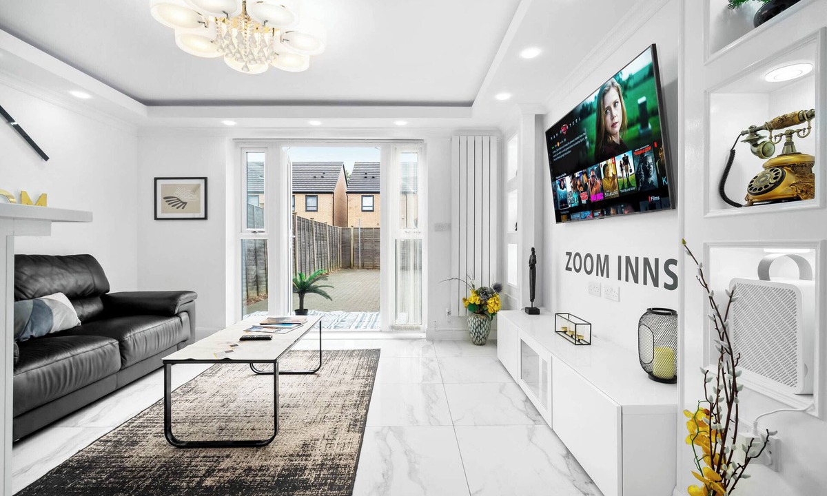 Bordesley House | Chic, Spacious Townhouse with Parking & Garden