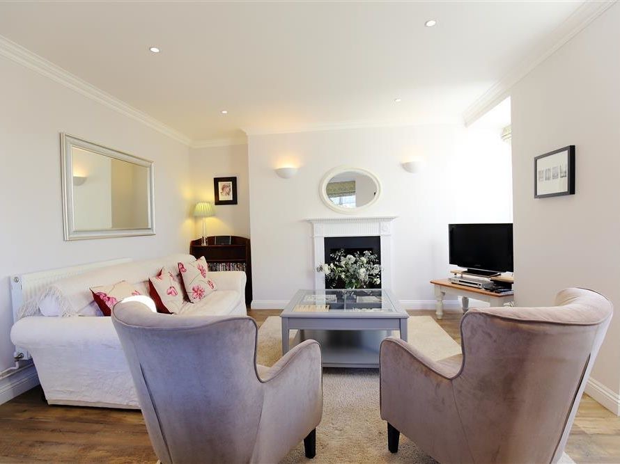 Upper Town Cabin | Circus House Apartment, BATH