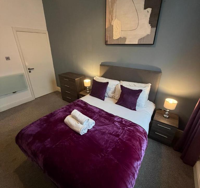 RopeWalks Apartment | City Centre 4 Bedroom Apartment with Terrace Sleeps 10 by StaySavvy Accommodation