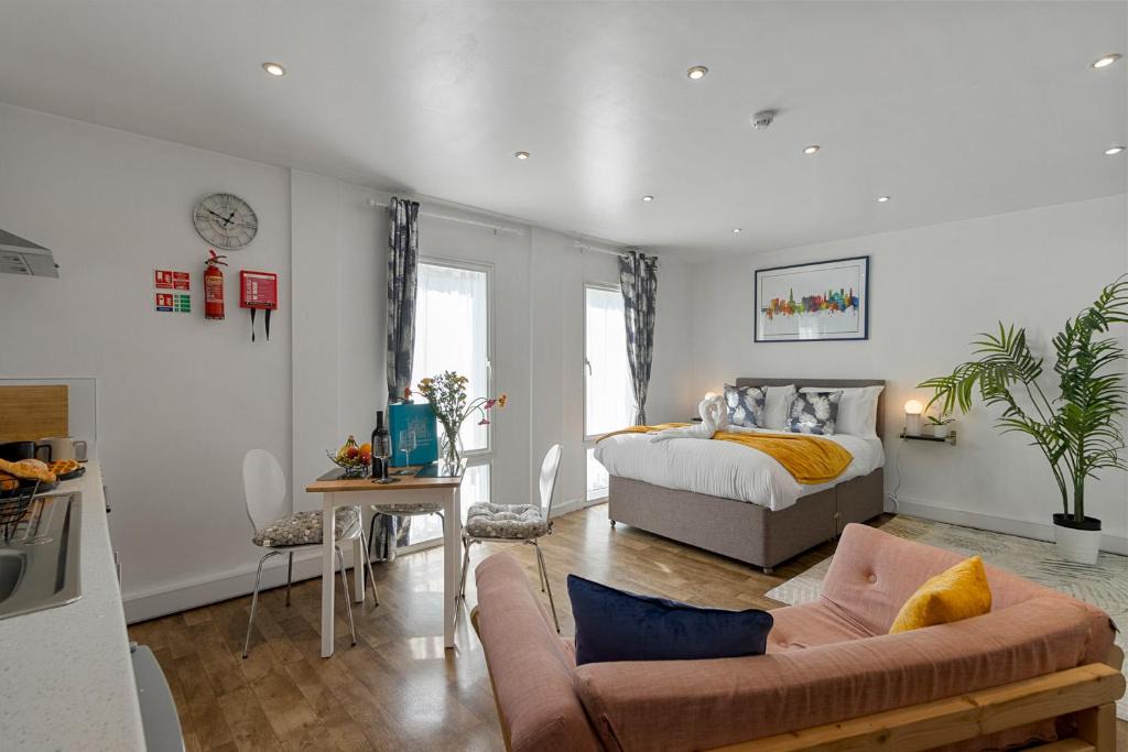 Exeter Apartment | City Centre Studio Apartments - Ashton Apartment - Short Stays UK Ltd