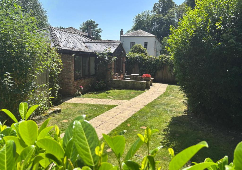 Selby House | Claire Cottage