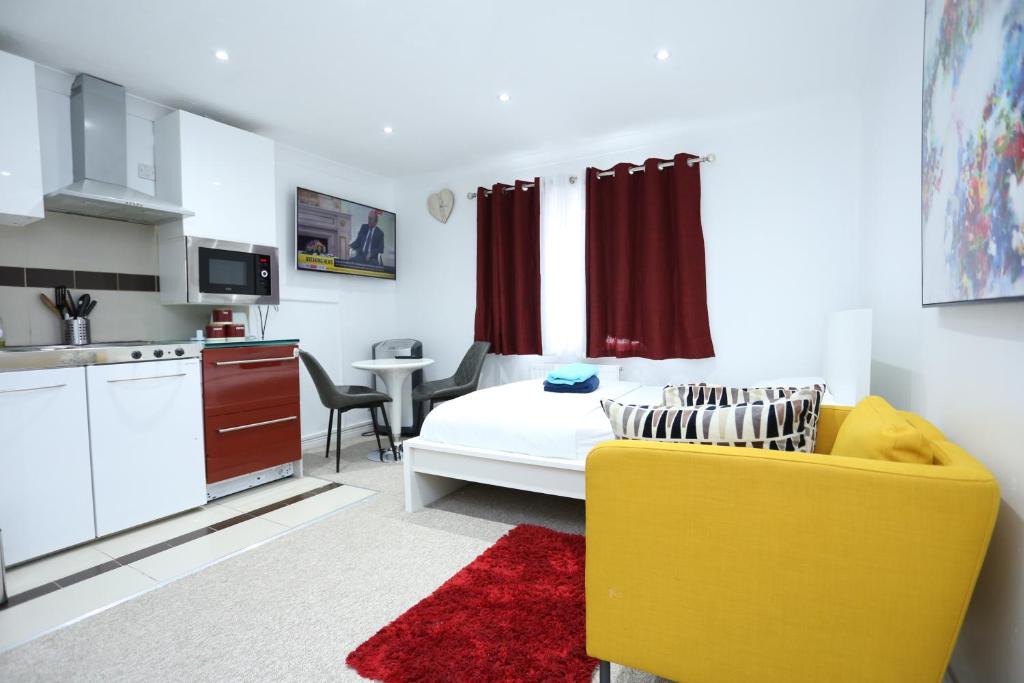 Thamesmead East Apartment | Classic Studio Lytham Up London