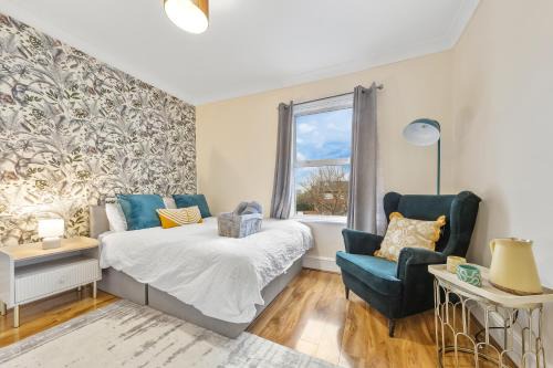 Hoe Street House | Classy Shared Home With Private Bedroom Near Tube - Bedroom3