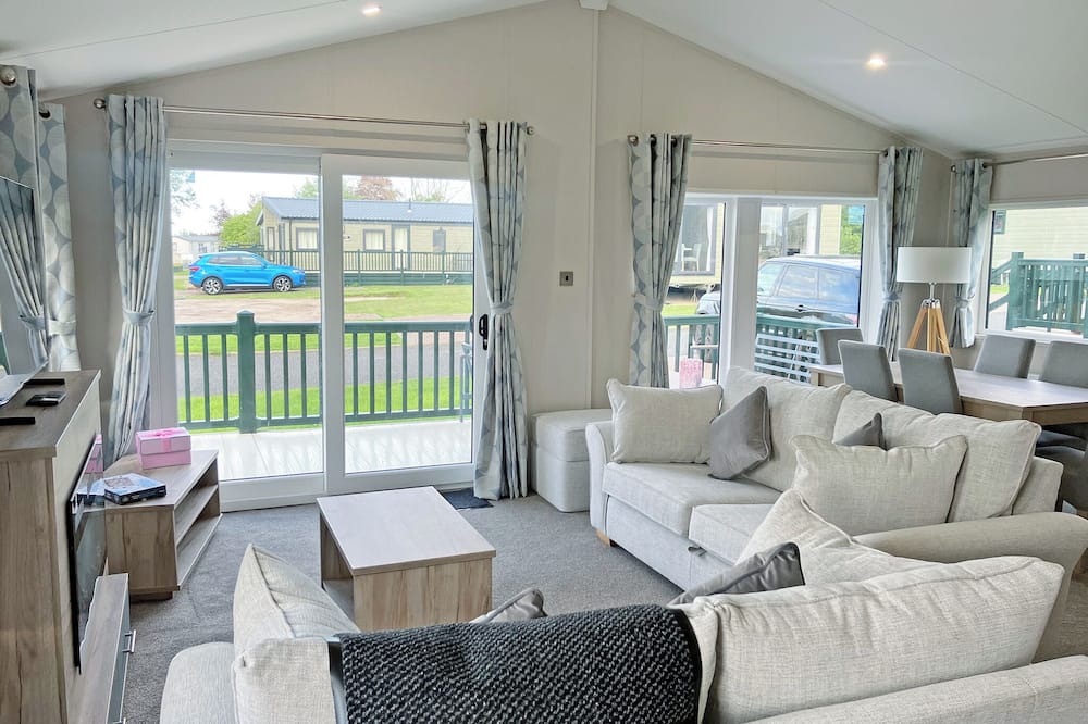 Low Gate Ski Chalet | Clearwater Pet Friendly (No Hot Tub)