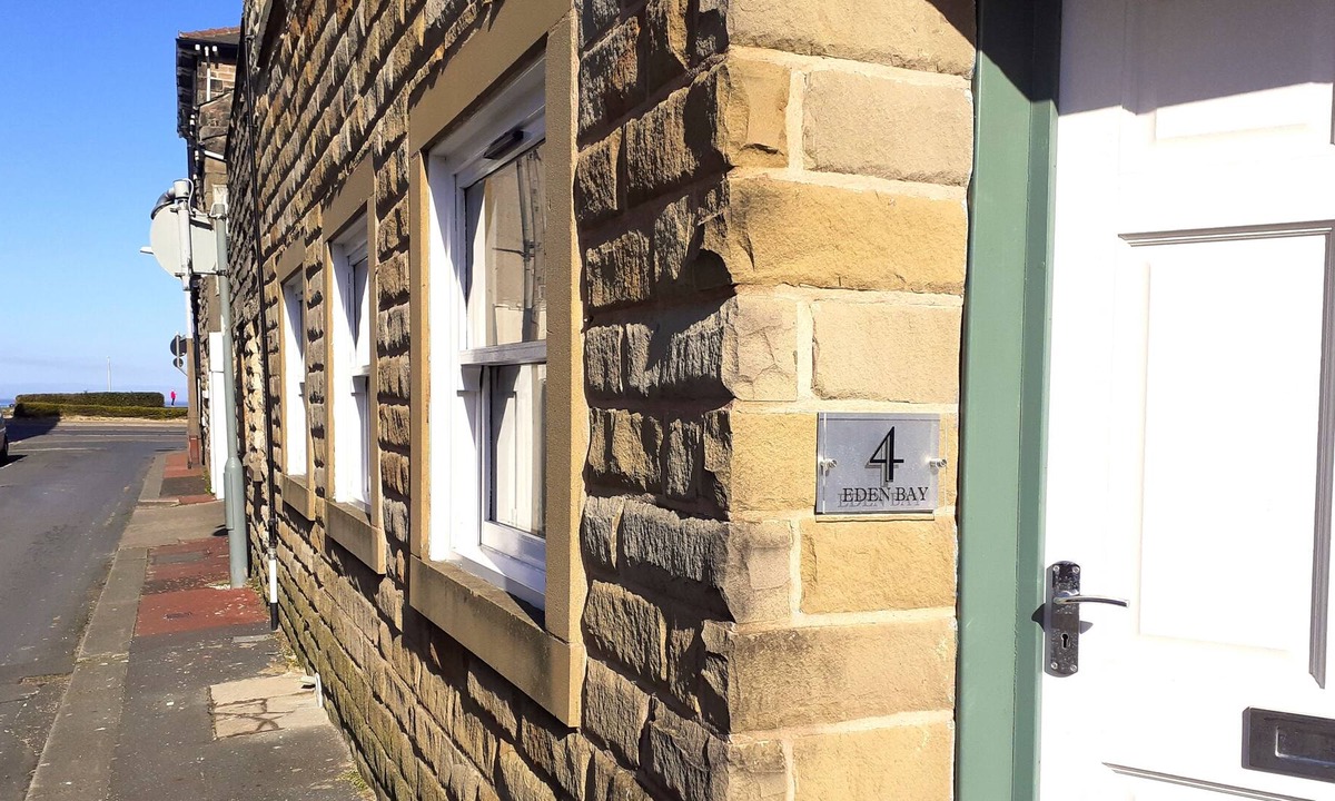 Morecambe Apartment | Coastal Stay in Morecambe, a few metres from the coast/promenade