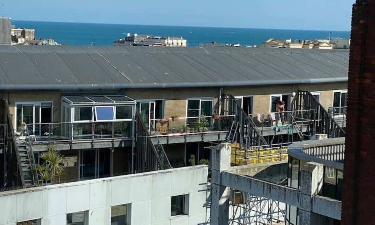 The Cultural Quarter Apartment | Coastal Windsor Escape in Central Brighton