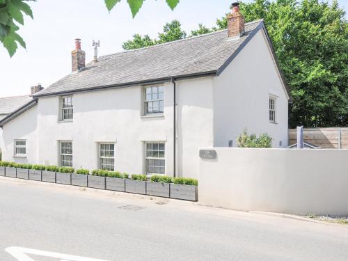 Wadebridge House | Cob Cottage