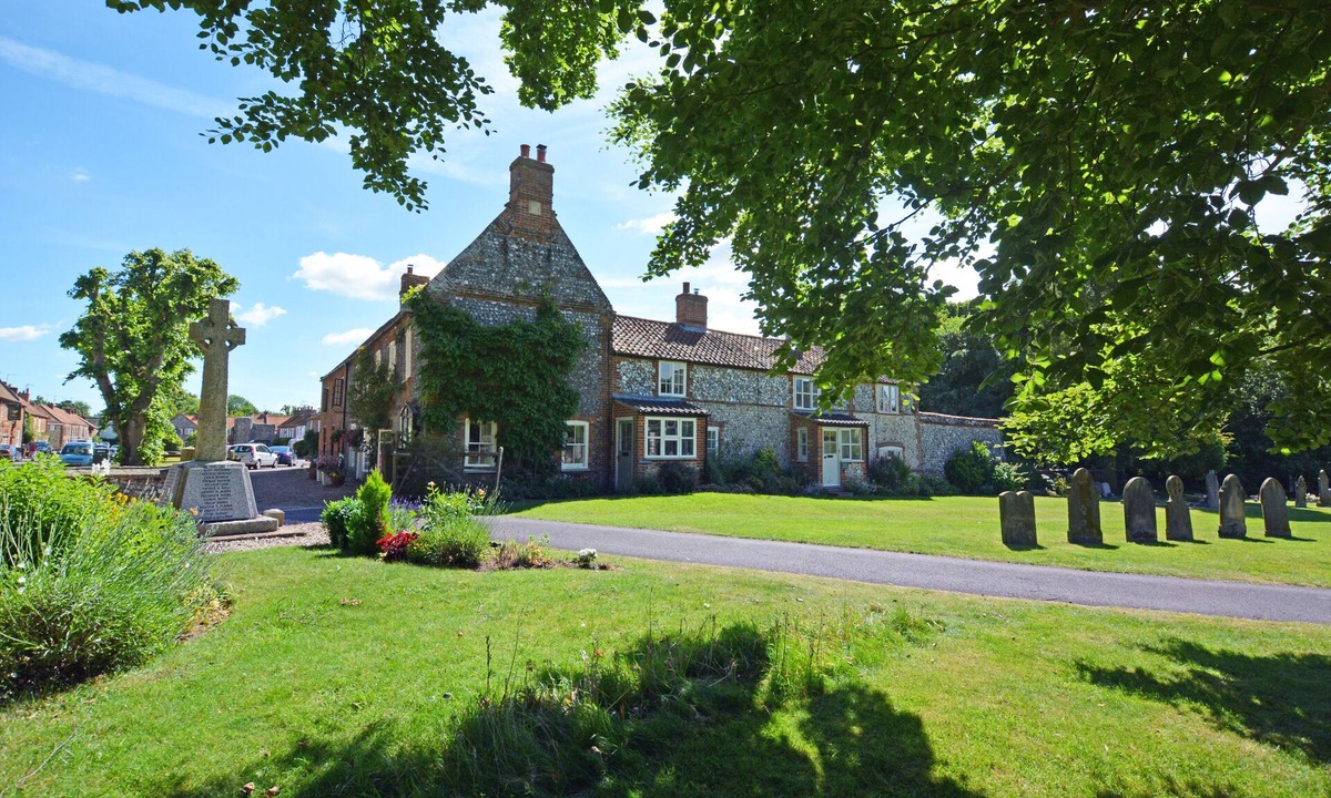 Castle Acre House | Cockleshells - Three Bedroom House, Sleeps 6