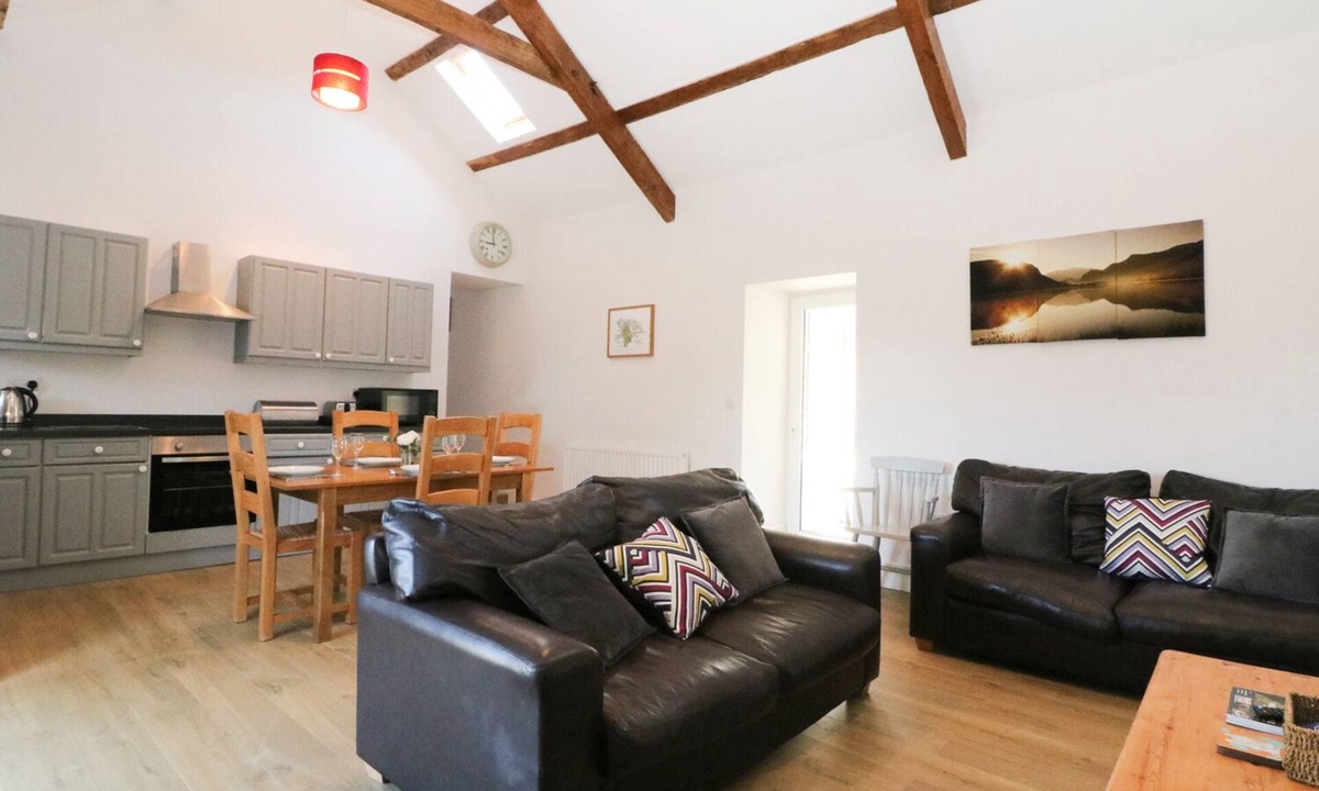Dinas Cottage | Coetsiws