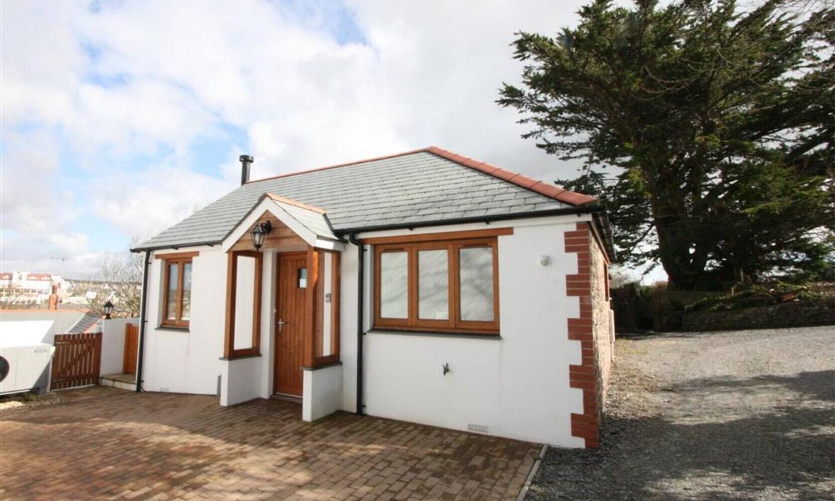 Bude Cottage | Combermere Cottage - Two Bedroom Cottage, Sleeps 4