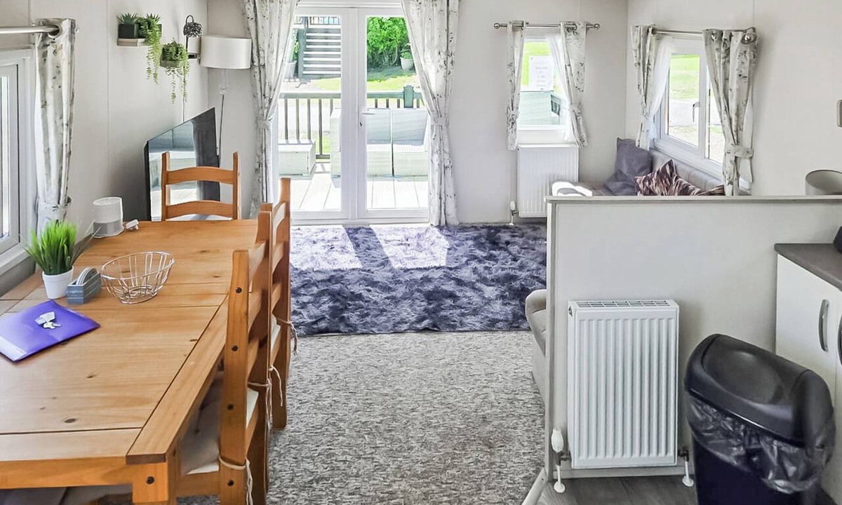 Hexham House | Comfortable 12ft-wide caravan with one double and two twin.