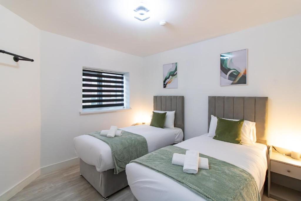 Ashington Apartment | Comfortable 2BR Home 4 Beds Great for Friends & Family