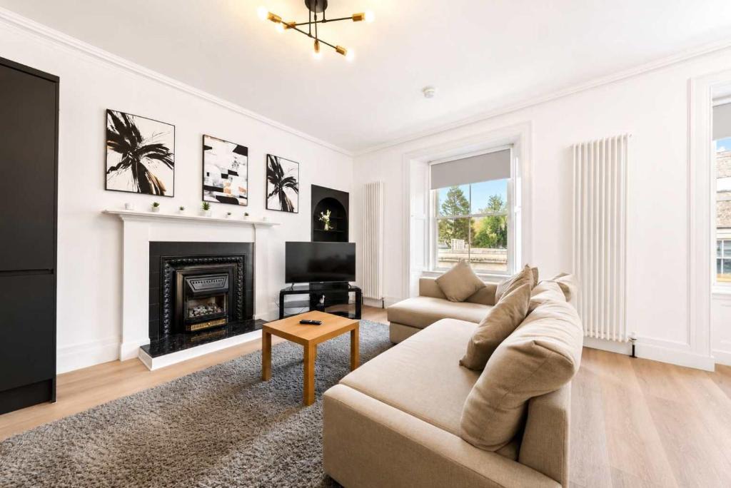 Hawick House | Comfortable 4-Bed Apartment in Hawick with Fast WiFi