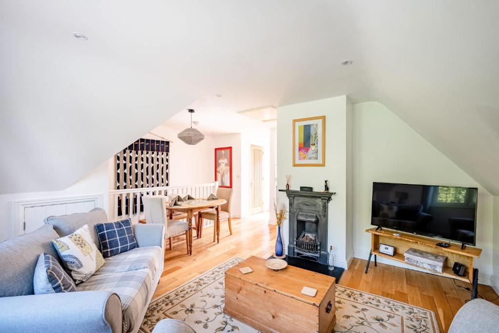 Castle Cary House | Comfortable Cottage with Decking in Castle Cary