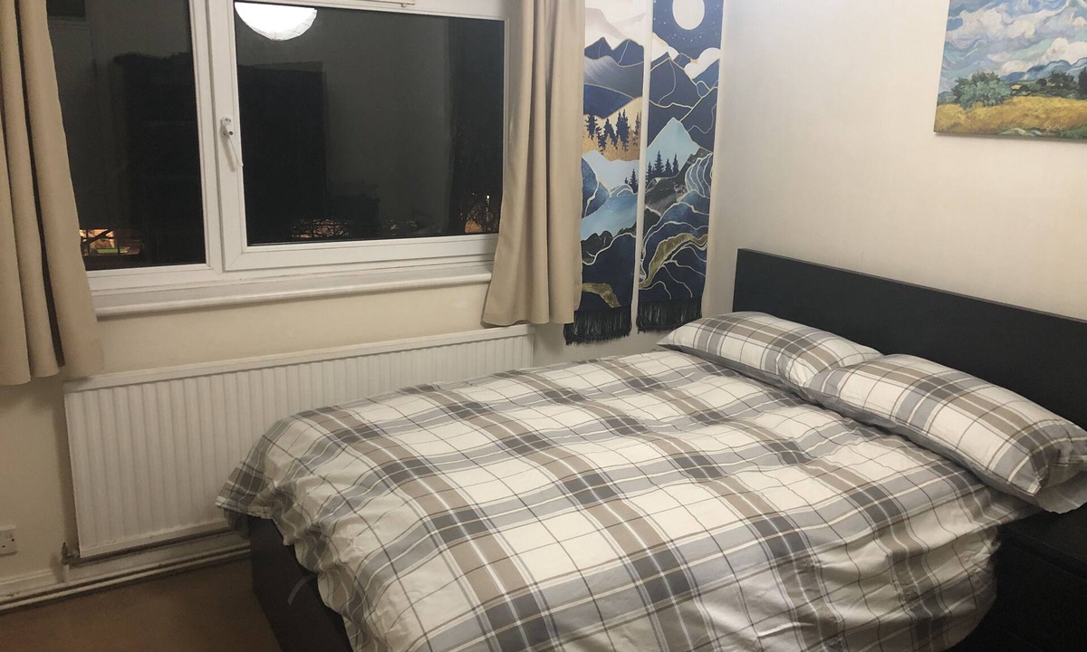 Pentwyn Apartment | Comfortable Room in a shared apartment.