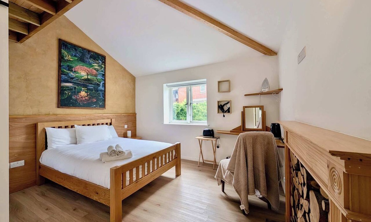 Reading City Centre Apartment | Comfortable studio with free parking