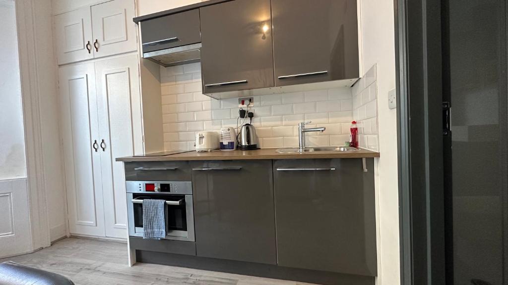 Hammersmith Broadway Apartment | Comfortable studio west London