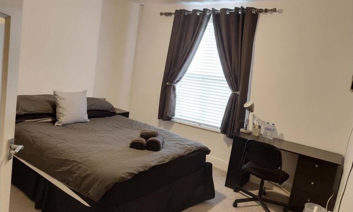 Newark upon Trent House | Comfy 2-Bed Home, Modern, Netflix, Free Parking, Garden | Nottingham NG6