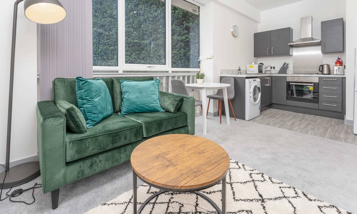 Brierley Hill Apartment | Compact 1 Bedroom Apartment in Dudley
