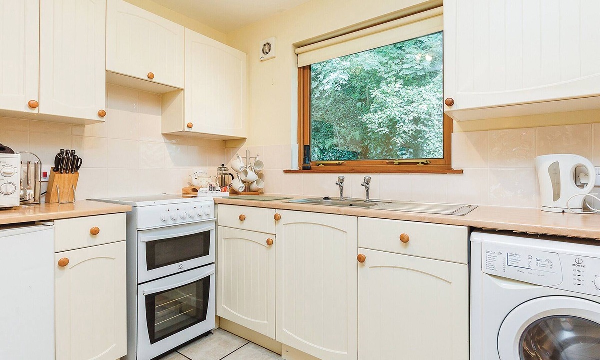 Saint Blazey Ski Chalet | Contemporary cottage style two storey lodge.